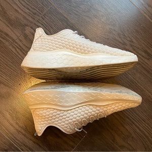 Ecco women’s therap lace sneakers concrete